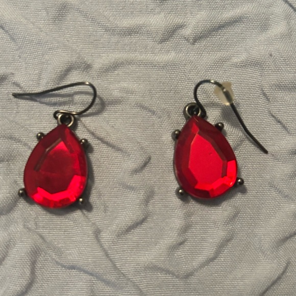 Red and gray necklace with earrings set - Picture 2 of 3